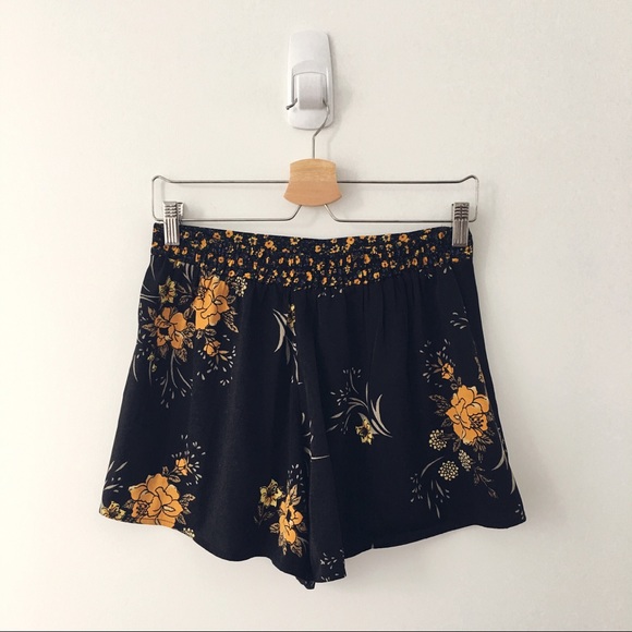 *SOLD* Urban Outfitters Flowy Shorts - Picture 3 of 3